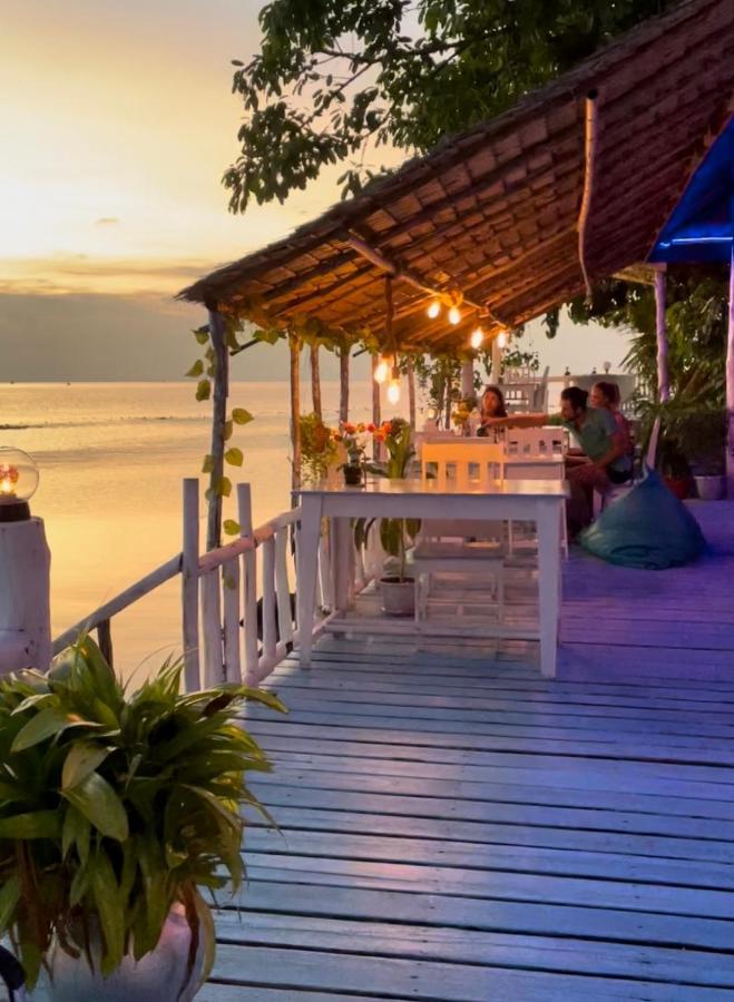 Secret Place And Restaurant *